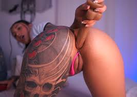 Camilalovers dildoing anal