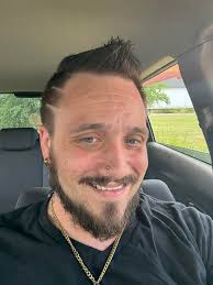 Hey everyone single and looking to meet people to ride, dine and explore  with hmu