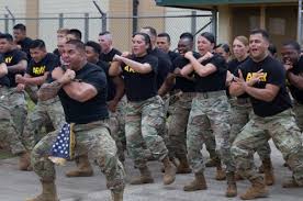 Tropic lightning soldiers serve as the premier. University Of Hawaii At Manoa Football Players Visit The 25th Infantry Division Mybaseguide