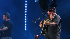 cma fest 2018 nashville nissan stadium luke combs when it rains it pours