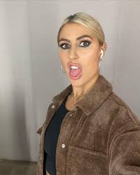 It's the premier of @dancingwiththestars tonight!!!!!!! I can't believe I  get to partner this brilliant guy, so proud of you already @mumansky18.  Let's dance!!! 💥HOW TO VOTE💥 💥YOU CAN VOTE UP TO