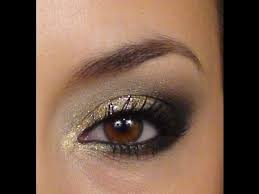 Modifié le 12 juin 2019 à 13:08. Qu On Me Couvre D Or Maquillage Du Temps Des Fetes Youtube