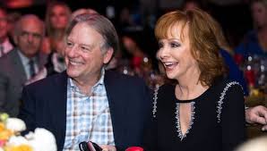 He is a former geologist, businessman, and photographer. Reba Mcentire And Boyfriend Anthony Skeeter Lasuzzo S Love Story