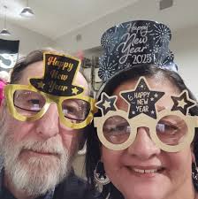 What church in Yantis, Texas has a great kids program and modern music?