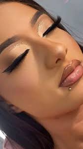 10 Ways to Enhance Your Look with Mascara