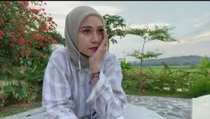 Video kali ini kita akan intip rumahnya mas brian sheila on 7 dan bakalan ada kegiatan kita libur. Sederet Artis Menangis Dengar Single Terbaru Bcl