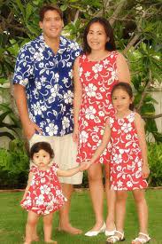 How To Uniquely Wear Hawaiian Clothing On Your Vacation Careyfashion Com Hawaiian Outfit Tropical Print Outfit Matching Family Outfits