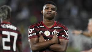 His defense played a high line, his team wanted possession and attacked. Flamengos Lincoln Wechselt Zu Vissel Kobe Teamkollege Von Iniesta Transfermarkt