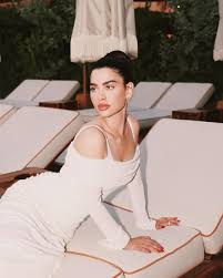 Rawan Bin Hussain - Free sexy pics, galleries & more at Babepedia