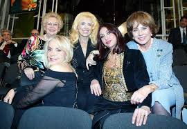 Annunciatore, lettore vedi anche signorine buonasera per le annunciatrici della rai tv conduttore televisivo conduttore luglio 2010 è una delle signorine buonasera della rai, dove annuncia i programmi di rai 2. E Morta Anna Maria Gambineri Storica Signorina Buonasera Della Rai La Repubblica