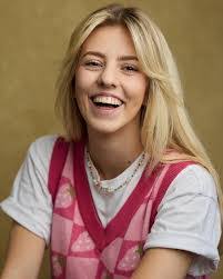 Florence Jackson's Instagram, Twitter & Facebook