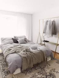 Möchtet ihr euer schlafzimmer grau gestalten, wie in diesem beispiel, so empfiehlt sich eine helle wand. Scandi Style Westwing