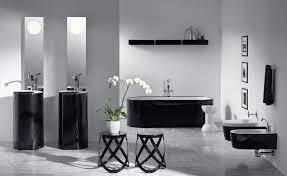 Il vetro satinato o i bordi neri sugli specchi geometrici donano maggiore profondità ai bagni in bianco e nero. Bagno Bianco E Nero Le Nuove Tendenze Dell Arredo Moderno