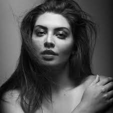 Luisa Mendes's Instagram, Twitter & Facebook