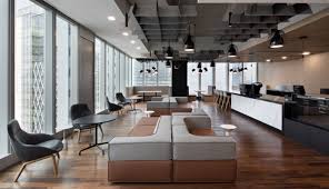 Pada umumnya, dekorasi ruang kerja model kolaborasi adapun ruang meeting di kantor model kolaborasi terbuka ini didesain seperti ruang keluarga yang nyaman. Desain Interior Kantor Terbuka Yang Profesional