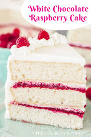 White Chocolate Raspberry Cake Recette En 2020 Framboise Au Chocolat Blanc Gateau A La Framboise Chocolat Blanc
