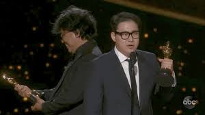 The Best Bong Joon Ho Moments From The 2020 Oscars In 2021 Oscar Academy Awards American Actors Movie Genres