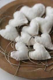 1 Bianco Sentiva Il Cuore Felt Hearts Felt Heart Crafts
