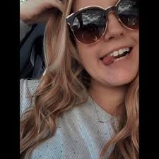 Kari Roemer's Instagram, Twitter & Facebook