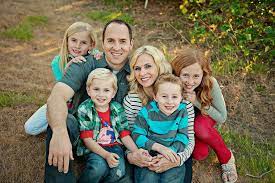 Pin By Andrea Davis On Family Photo Ideas Family Photo Pose Family Picture Poses Family Photoshoot