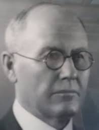 Hugh Tan, Sherrill, and Billye Harlin. They were a family of bankers. They  owned and operated the Bank of Gainesville, now Century Bank of the Ozarks.  Sherrill Hardcastle Chris Harlin