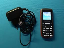 Samsung E1100 + Originál Nabíječka