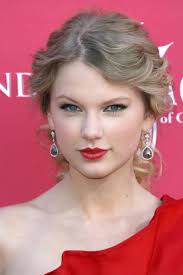 Taylor Swift in Red Lipstick: How to Get Taylor's Red Lipstick Look