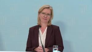 Leonore gewessler managing director for political affairs, global 2000/friends of the earth austria, vienna. Quomtkwc6v5czm