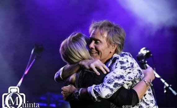 We are sad to learn in the Cliff Richard Radio studio that Bonnie Tyler has  passed away. We are sending thoughts and prayers to her family and loved  ones. #cliffrichard #bonnietyler
