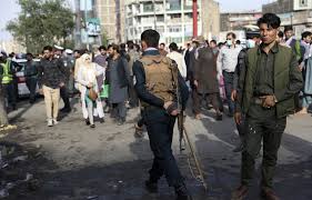 Le président ashraf ghani veut organiser la riposte, mais le temps presse. Afghanistan Les Talibans Appellent Les Citadins A Se Rendre Pour Eviter Les Combats Urbains Le Devoir