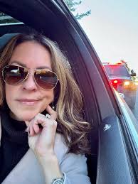 Kelly Ragland's Instagram, Twitter & Facebook