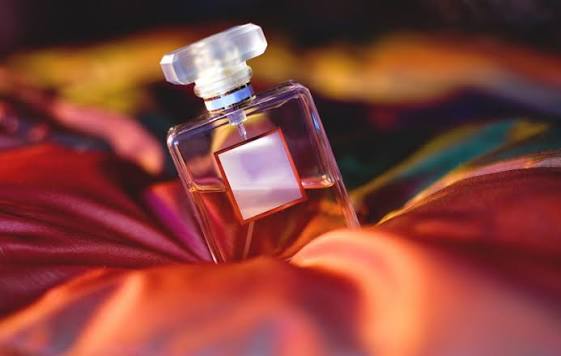 7 Aroma Parfum Pria Paling Menarik Wanita – FAVO