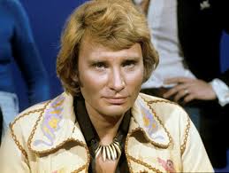 Johnny Hallyday : son petit-fils Cameron Smet fait ses débuts comme mannequin… et c’est son portrait craché !