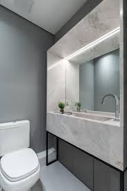 A Sofisticacao Singularidade E Delicadeza Do Marmore Perlato Parana Impressos Na Bancada Deste Lavabo Lacrador Lavabo Cinza Parede Cinza Paredes Na Cor Cinza