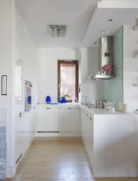 Damit passen sie auch in die kleinste wohnung und benötigen meist keinen eigenen raum. U Kuche Klein Kleines Bad Modern Gestalten Mit Einbauleuchten Kreative