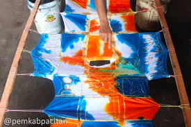 Kain batik bhn katun super poplin lbr 1,5 meter ada 3,8 meterrp150.000: Tembus Batik Pace Abstrak Untuk Pasar Kawula Muda Pemerintah Kabupaten Pacitan