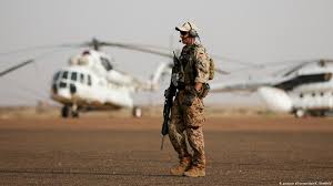 In mali sind rund 4500 französische soldaten stationiert sowie etwa 13.000 blauhelmsoldaten. Mali Too Hot For Half Of Bundeswehr Minusma Vehicles News Dw 19 04 2017