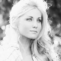 Laura Hinz's Instagram, Twitter & Facebook