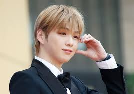 Kang Daniel reports agency shareholder to police for forgery, embezzlement
