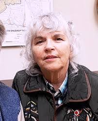 Julianne Peters's Instagram, Twitter & Facebook