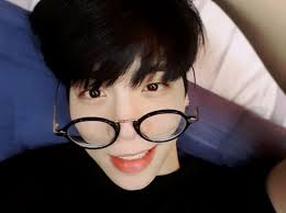 Indonesian Fan Says She Attempted Suicide Following Death Of K Pop Star Kim Jong Hyun Regrets Decision After Receiving Support From Fellow Shawols Coconuts Jakarta