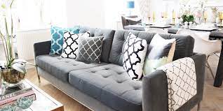 Weitere ideen zu kissen, wohnen, wohnzimmer. Samtsofa Mit Knopfheftung Vielen Kissen Instashop