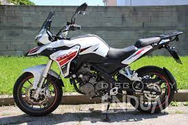 Con una potencia de 24,5 cv a las 9.000 rpm. Benelli Trk251 Ein Strassenbike Ganz Unkonventionell