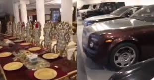 La corse, garage de luxe pour voitures blindées. Regardez L Interieur Et Le Garage De Cette Maison De Luxe A Lagos