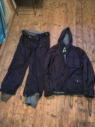 Hyr Svarta snowboardkläder Från burton stl xl av Hans Nils Fredrik K i  Biskopsgården, Göteborg för 36