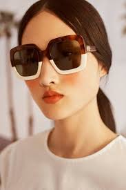 Carolina Herrera Resort 2019 New York Collection Vogue Fashion Sunglasses Black Women Fashion Carolina Herrera
