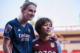 Vivianne miedema of the netherlands consoles mana iwabuchi of japan following japan's defeat in the 2019 fifa women's world cup france round of 16 match. Mana Iwabuchi What To Expect From Arsenal S New Playmaker Givemesport