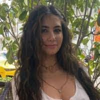 Elle Bandy's Instagram, Twitter & Facebook