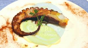 Pulpo A La Brasa Con Lagrima De Patata Parmentier Y Pimenton De La Vera Pulpo A Las Brasas Pescado Patatas