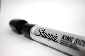 Sharpie kalem ailesinin dayanıklı uçları, istediğiniz büyüklükte yazılar yazmanızı sağlar. Permanent Kalem Nedir Nasil Kullanilir Akal Kurumsal Blog